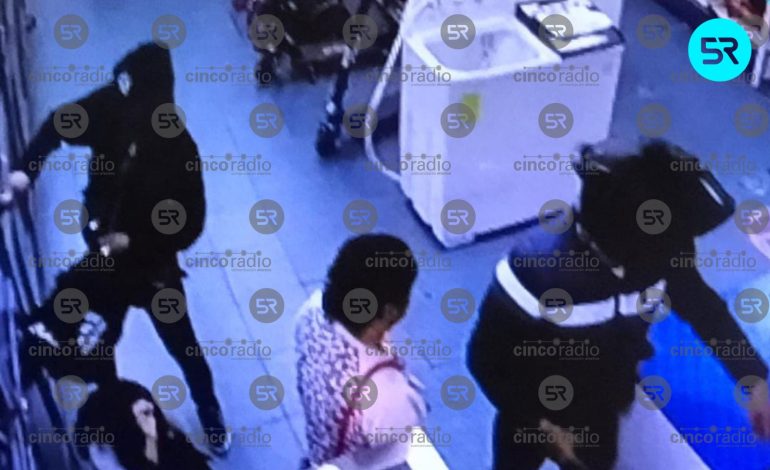 **Robo a joyería en Puebla: Delincuentes asaltan sucursal de Prenda Fácil en Chapultepec**