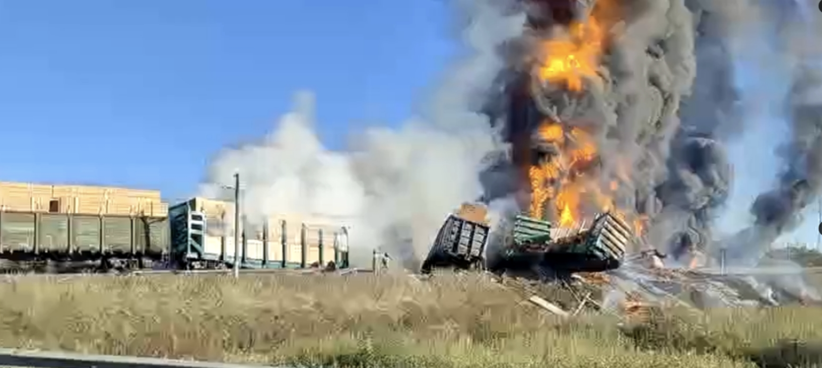 Descarrilamiento de tren de carga provoca incendio en Smolensk, Rusia
