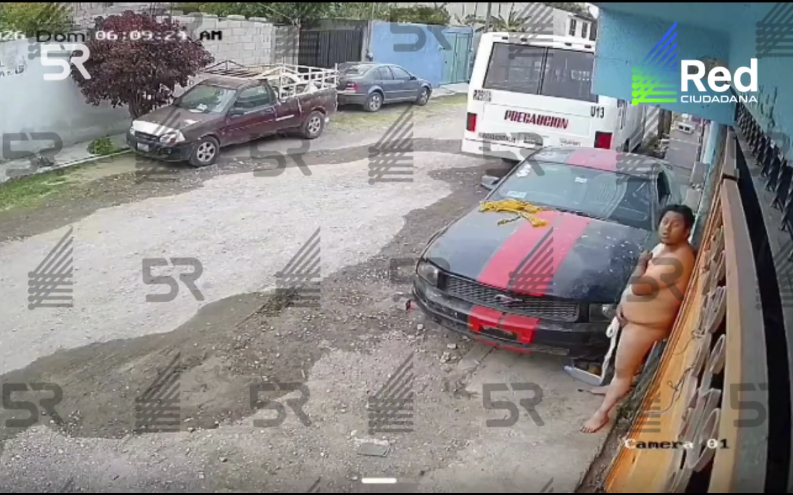 Sujeto desnudo provoca alarma entre vecinos de Minerales del Sur, Puebla