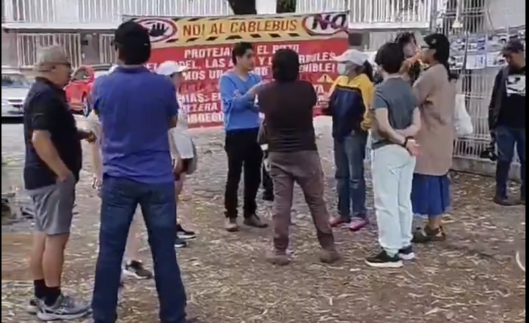 Disminuye la convocatoria en protestas contra el Cablebús en Puebla: sólo 17 asistentes en la última manifestación