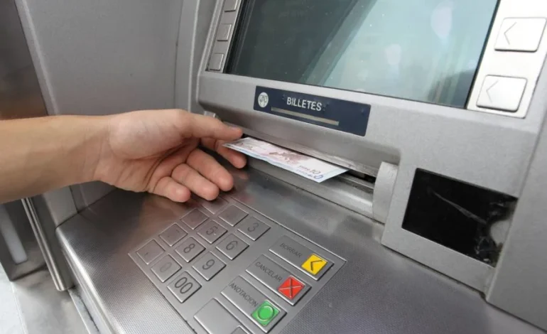 Robo sin violencia en cajeros automáticos: así operan los delincuentes en plazas comerciales