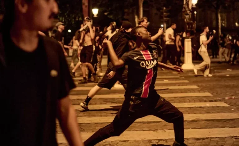 Festejos del PSG en París dejan un muerto, cientos de detenidos y decenas de heridos