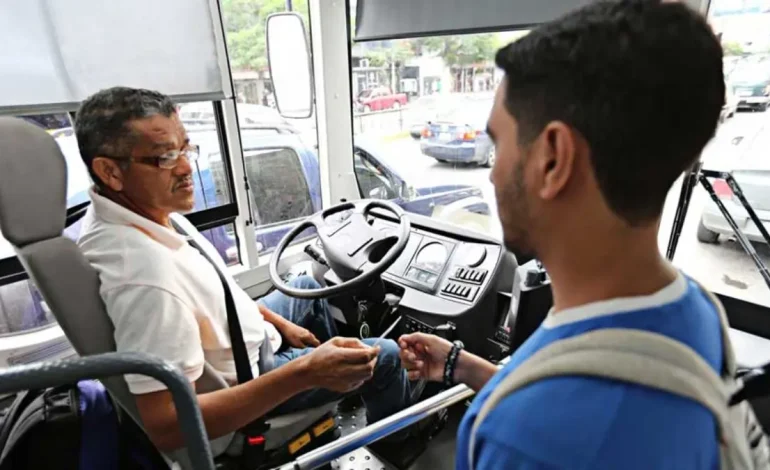 Diputado Elpidio Díaz propone eliminar descuentos a estudiantes en transporte público de Puebla
