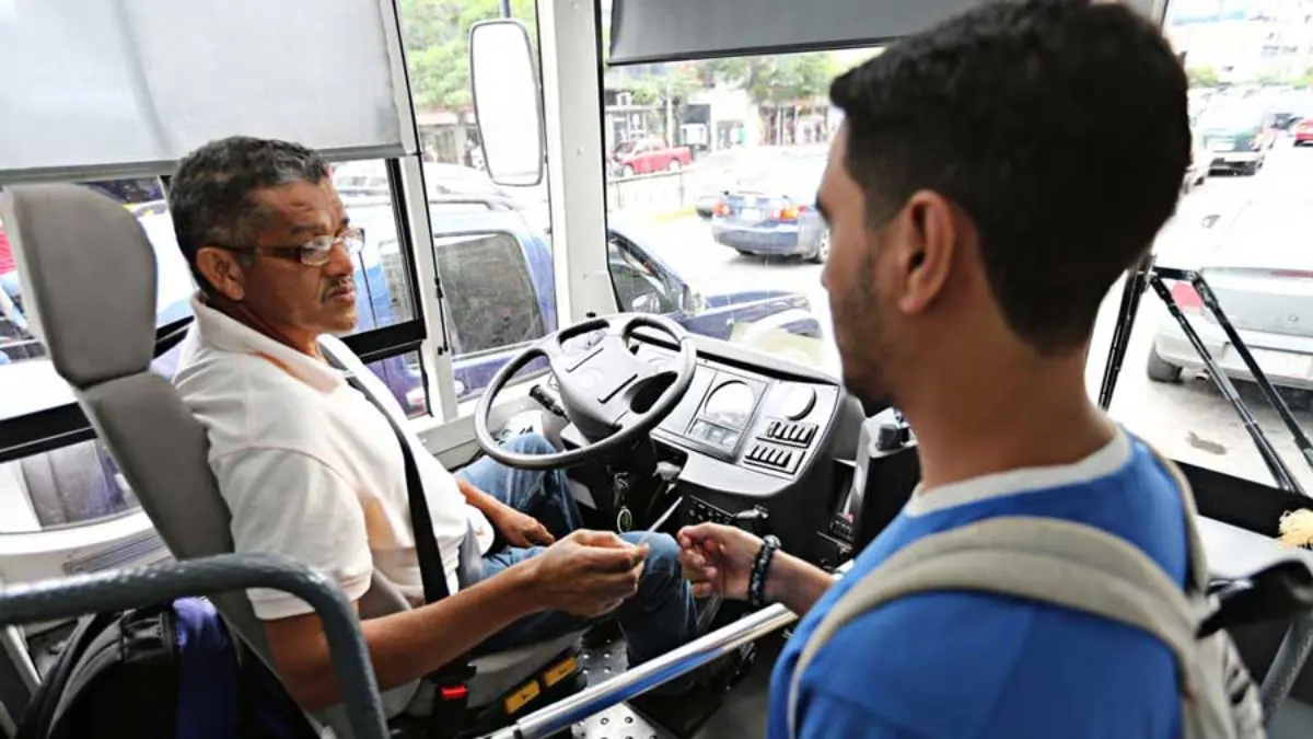 Diputado Elpidio Díaz propone eliminar descuentos a estudiantes en transporte público de Puebla