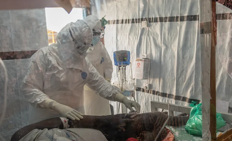 Francia confirma primer caso de ébola en trabajador humanitario proveniente de RDC
