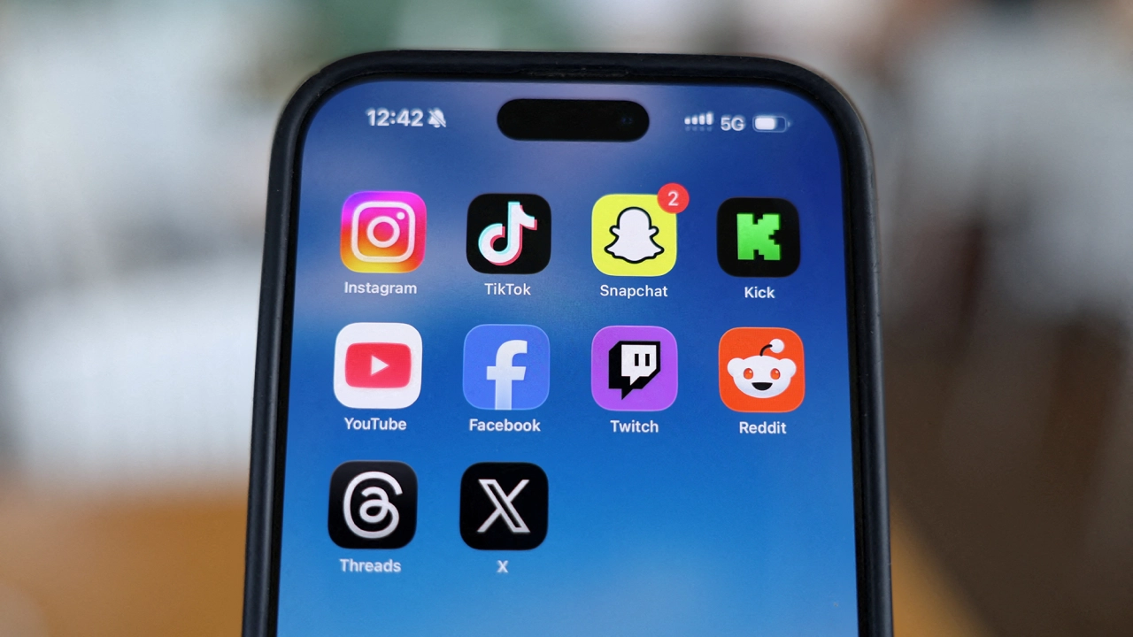 Reino Unido prohibirá el uso de redes sociales a menores de 16 años para proteger su bienestar