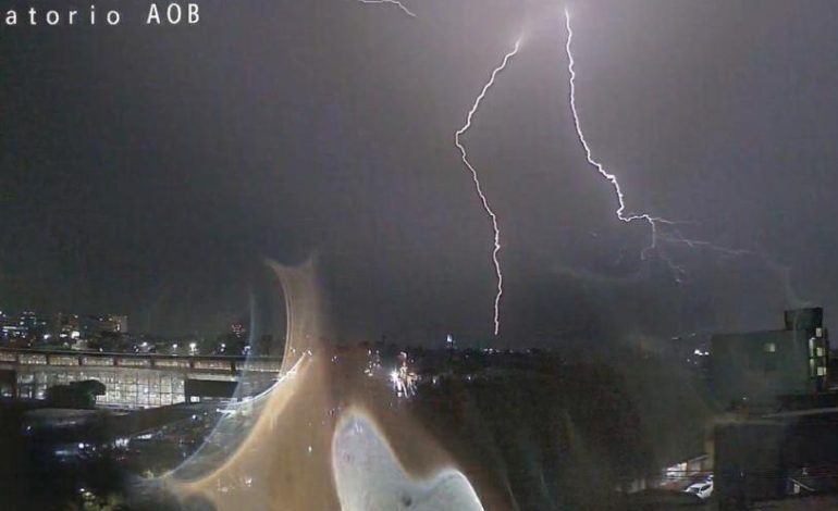 Trueno excepcional sacude la Ciudad de México y se vuelve viral en redes sociales