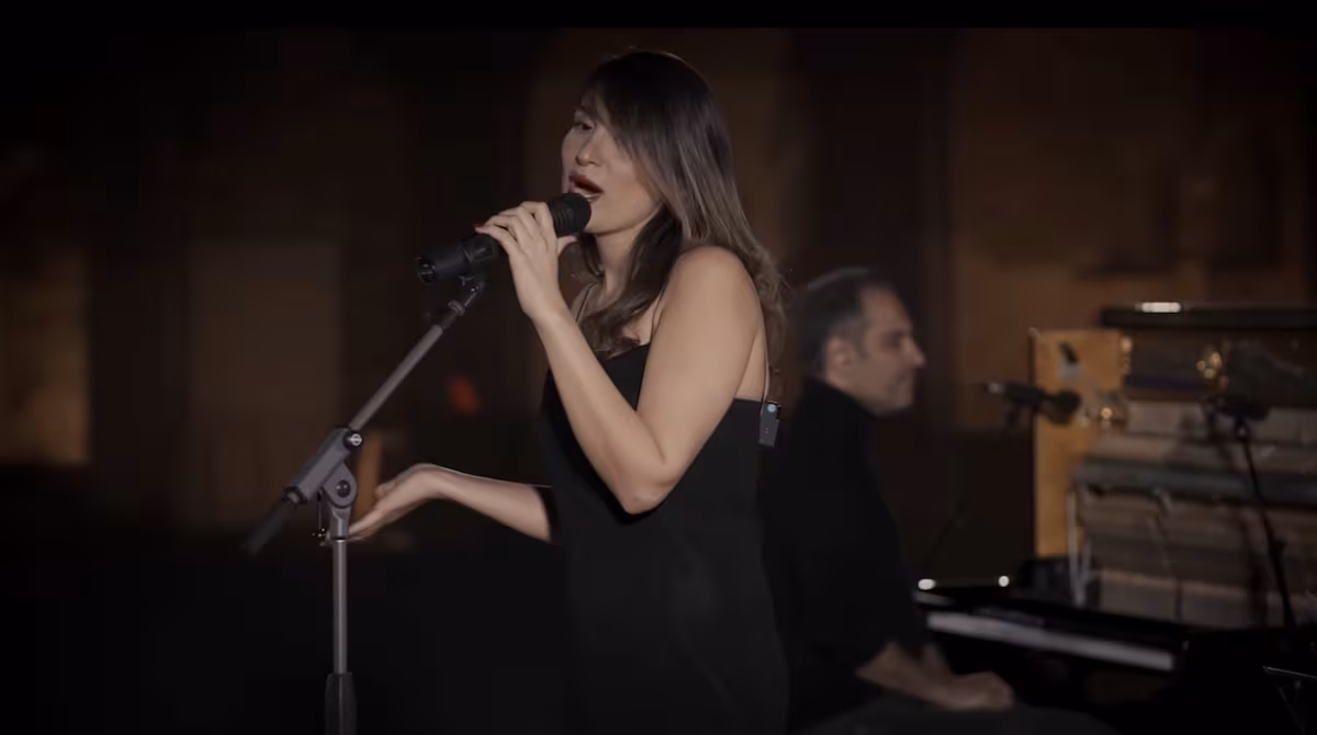 Irán condena a 74 latigazos a cantante Parastoo Ahmadi por presentarse sin velo en concierto virtual