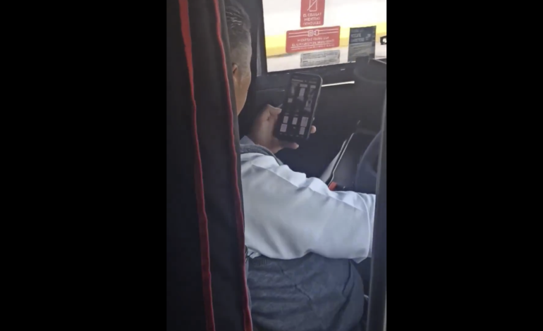 Conductor de ADO es grabado manejando a alta velocidad y usando celular en autopista Cuacnopalan-Oaxaca
