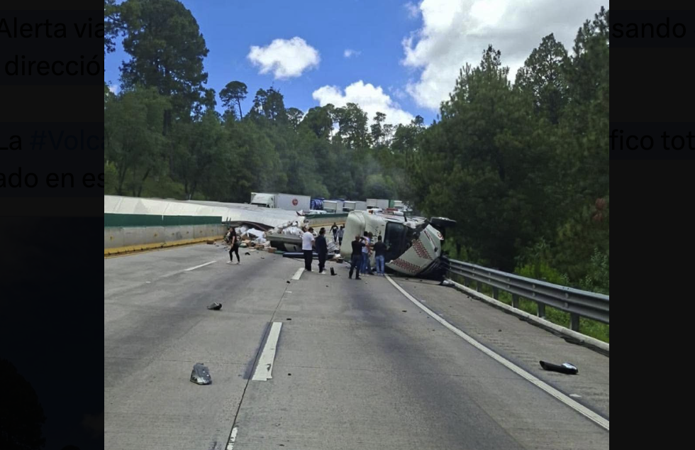 Tercera volcadura en la autopista México-Puebla complica movilidad rumbo a la Ciudad de México