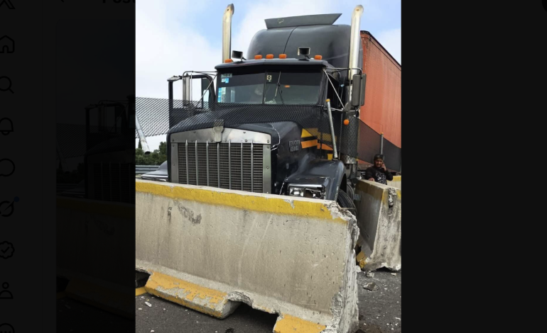 Accidente paraliza la autopista México-Puebla; tráiler bloquea circulación hacia Puebla