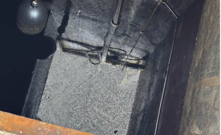 Denuncian posible contaminación en el agua potable de Puebla por olor a gasolina