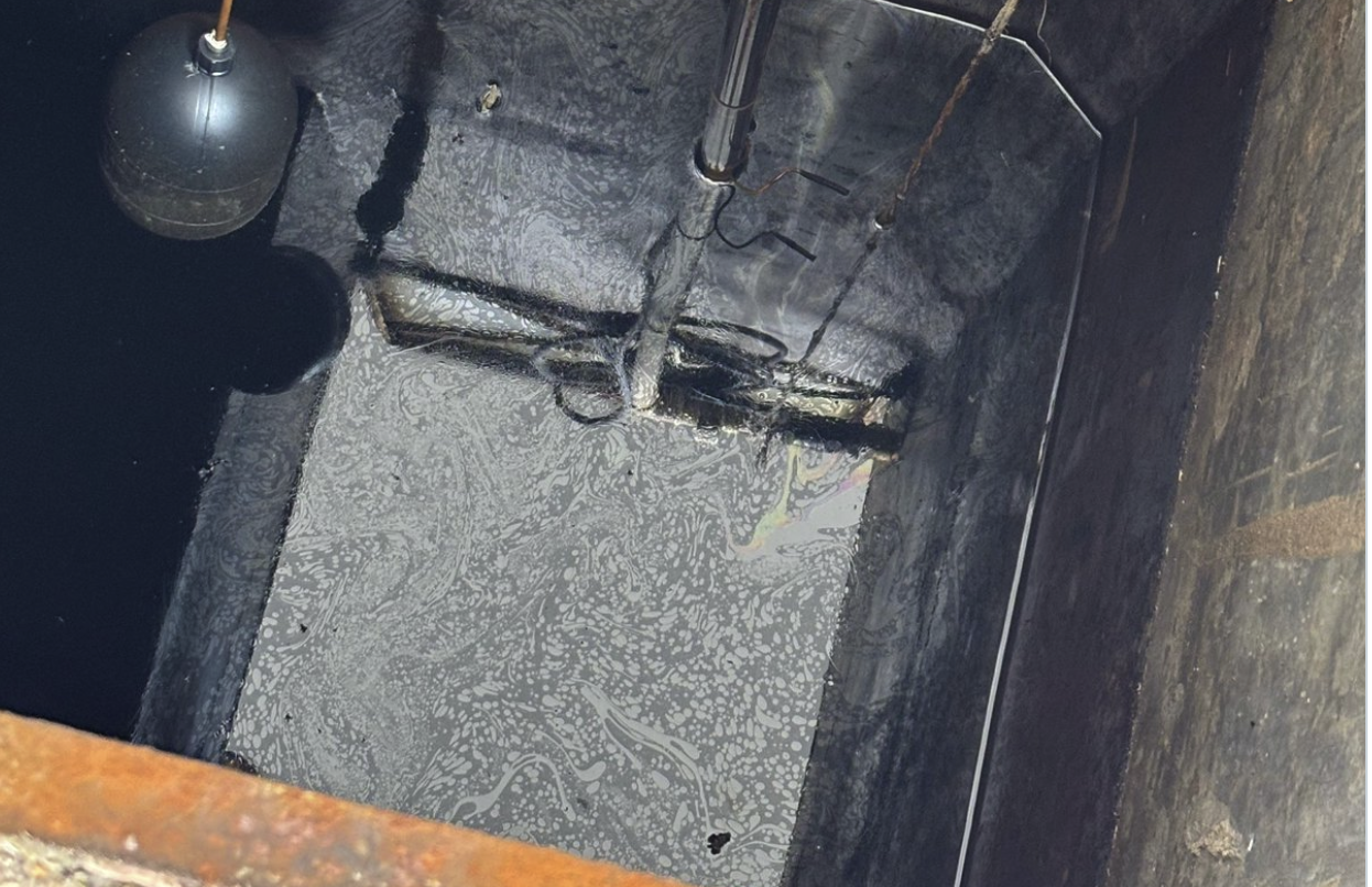Denuncian posible contaminación en el agua potable de Puebla por olor a gasolina