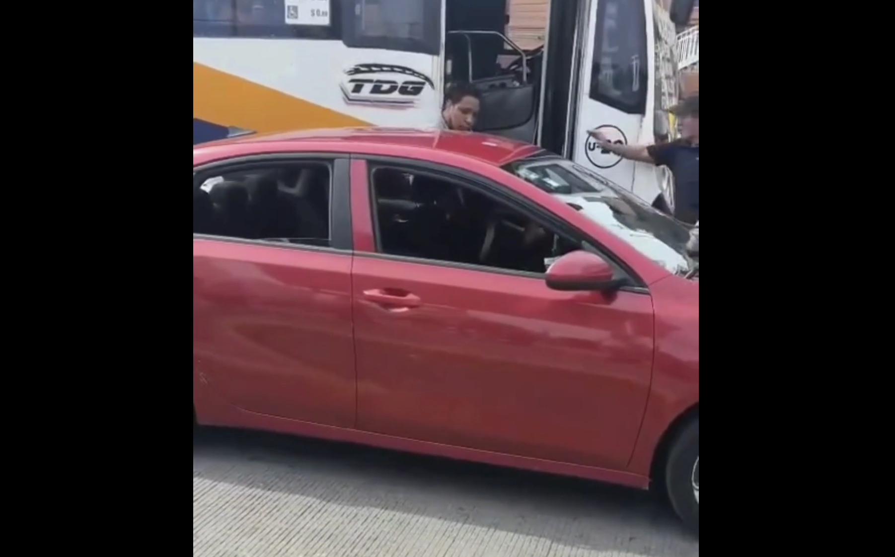 Nueva agresión vial en Puebla evidencia tensión en el transporte público y abre debate sobre el Cablebús