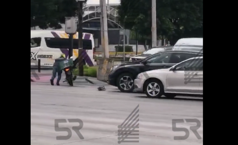 Choque y fuga de camioneta contra motociclista en bulevar Atlixco, Puebla