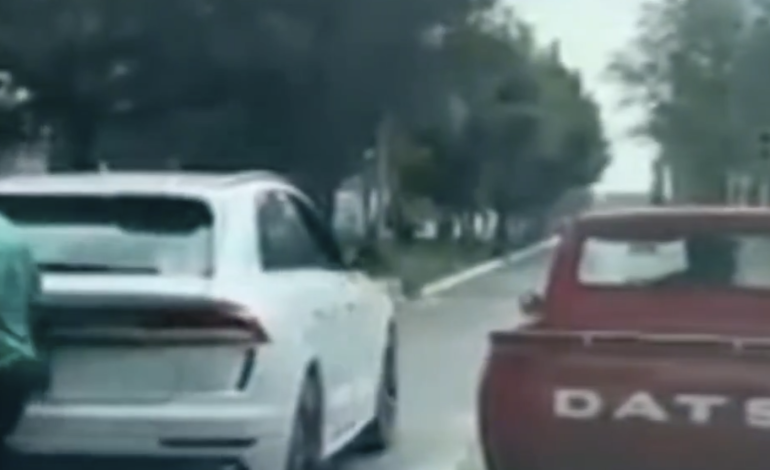 Agresión vial cerca de Costco Puebla desata indignación; perro salta de camioneta en pánico