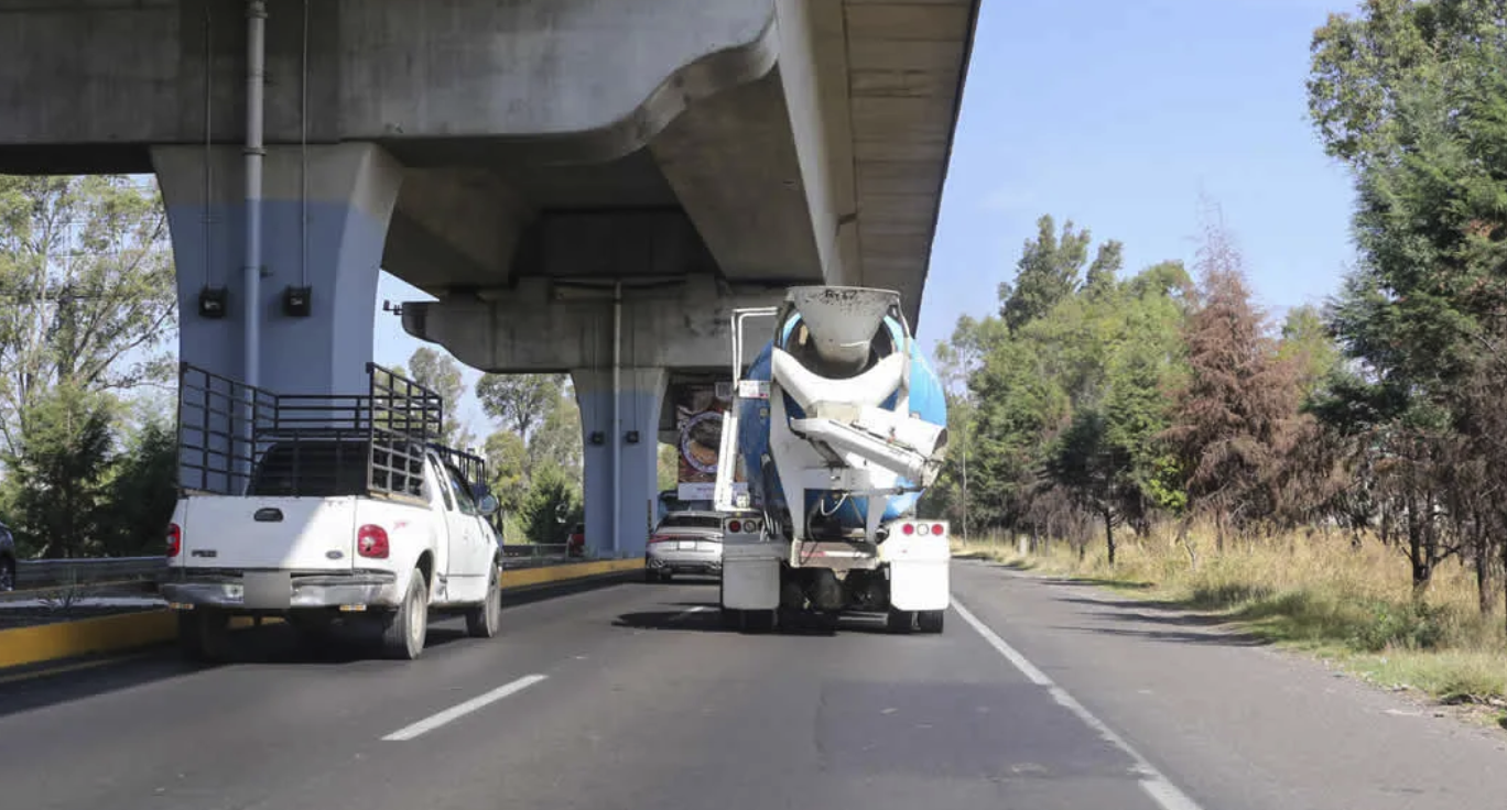 Cierres parciales en la autopista México-Puebla por trabajos en la zona de Volkswagen