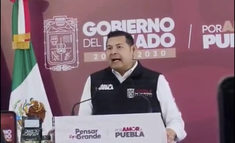 Gobernador de Puebla critica duramente a concesionaria de agua tras inundaciones en la ciudad