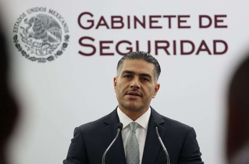 Suman más de 85 funcionarios y exfuncionarios detenidos en Operación Enjambre