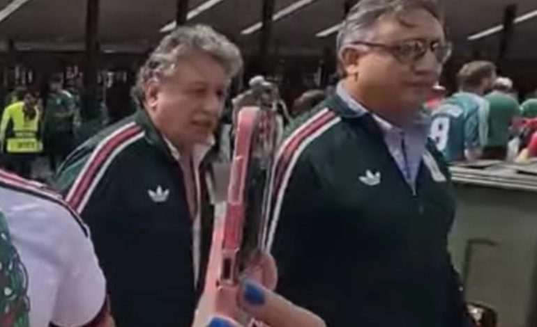Líder del SNTE 51 de Puebla asistió a la inauguración del Mundial; generan debate los costos de los boletos
