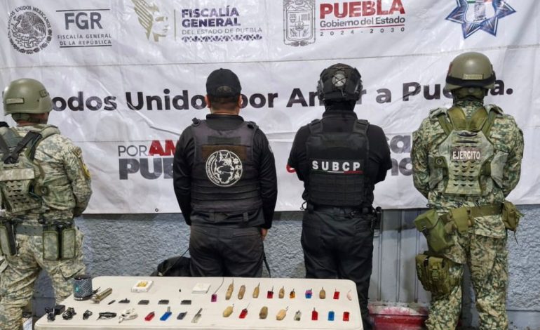 Decomisan armas y accesorios celulares en el penal de Cholula