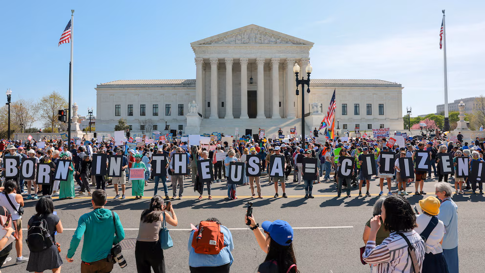 La Corte Suprema de Estados Unidos mantiene la ciudadanía por nacimiento y frena la orden ejecutiva de Trump