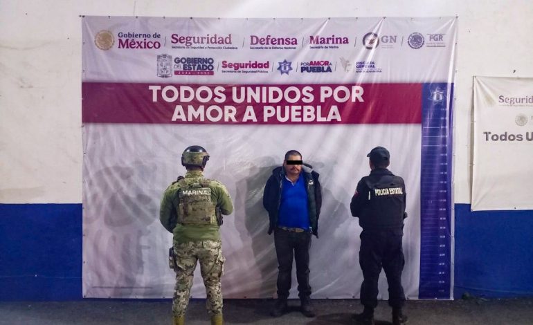 Detienen a una persona y aseguran dos pipas con gas huachicoleado en Puebla