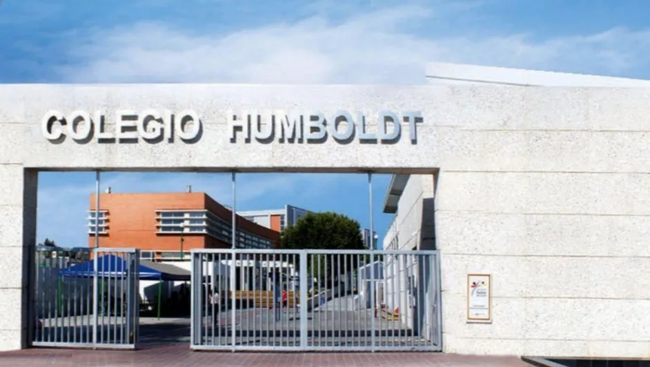 Alumna del Colegio Humboldt sufre fractura de dos vértebras tras caer en cisterna; familia denuncia falta de protocolos