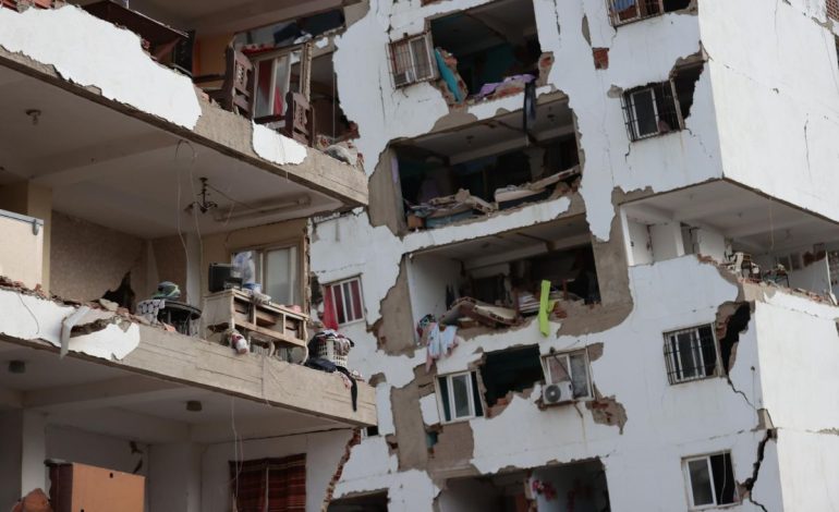 Suman 188 muertos y más de mil heridos tras sismos en Venezuela; reportan 138 réplicas
