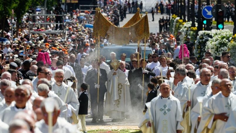 León XIV reúne a cerca de 1.5 millones en misa de Corpus Christi en Madrid