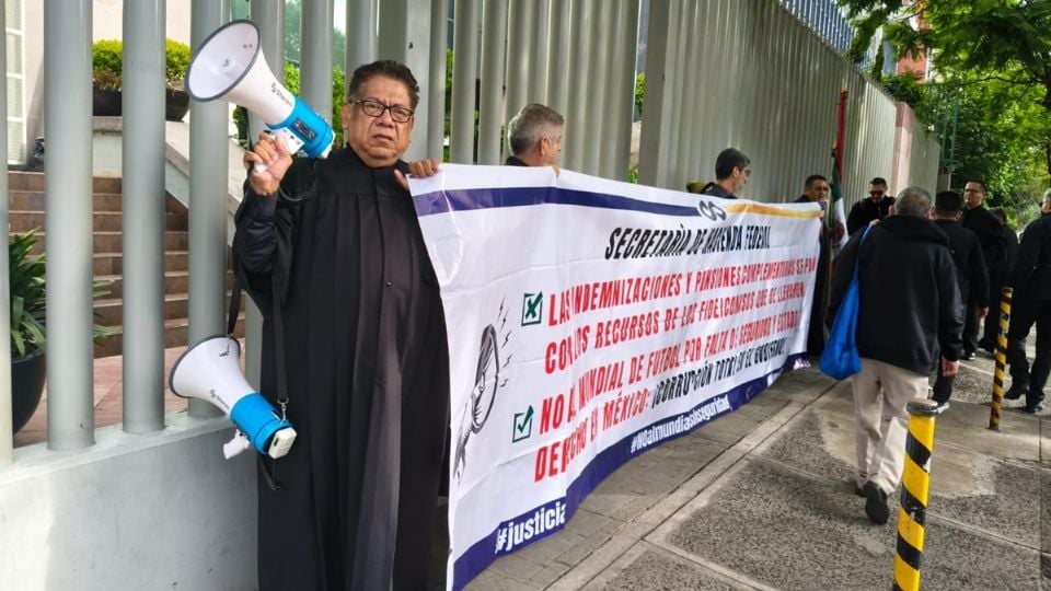 Jueces y magistrados en retiro protestan por indemnizaciones pendientes tras reforma judicial