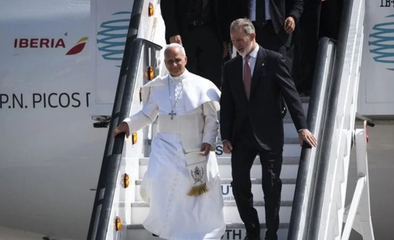 Falla técnica en avión retrasa regreso del Papa León XIV desde España