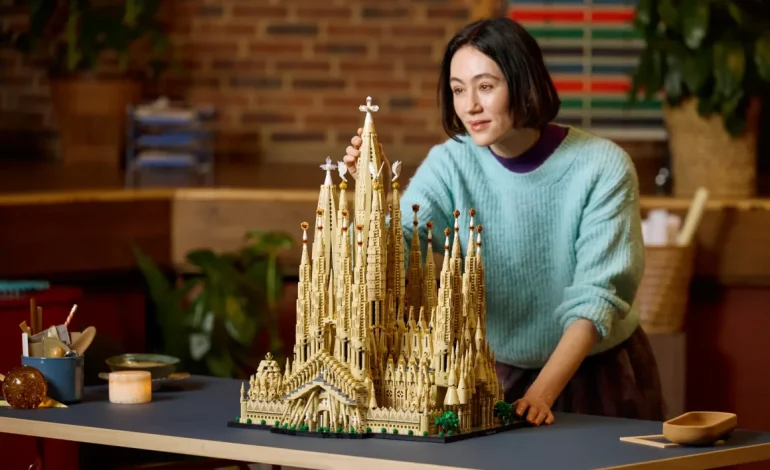 Lego lanza su set más grande: la Sagrada Familia en 12,060 piezas