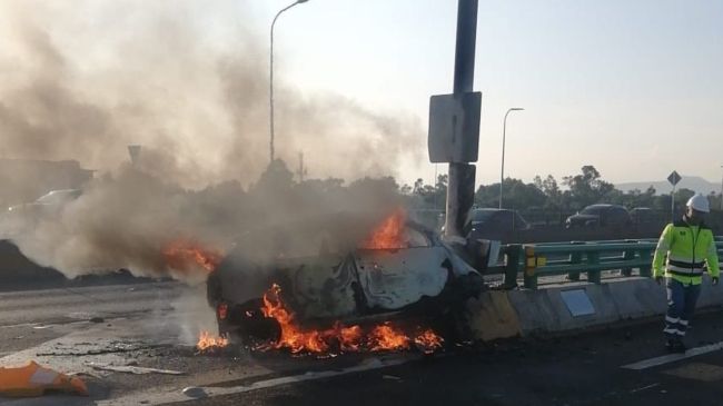 Conductor muere calcinado en el Segundo Piso de Periférico