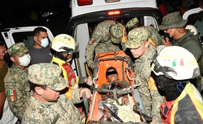 Ejército mexicano rescata a dos personas con vida tras sismos en Venezuela