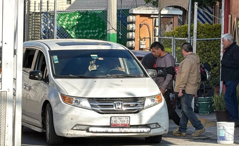 Hombre armado mantiene como rehenes a seis familiares en Tecámac y se entrega tras más de 20 horas de tensión