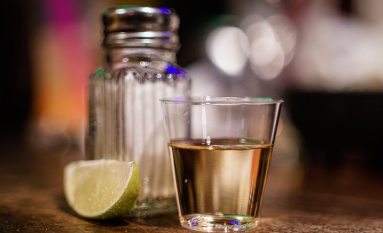 Seis muertos en Guanajuato por consumo de tequila adulterado