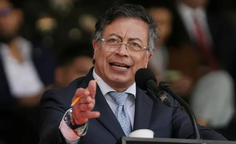 Congreso colombiano ordena suspensión provisional del presidente Gustavo Petro