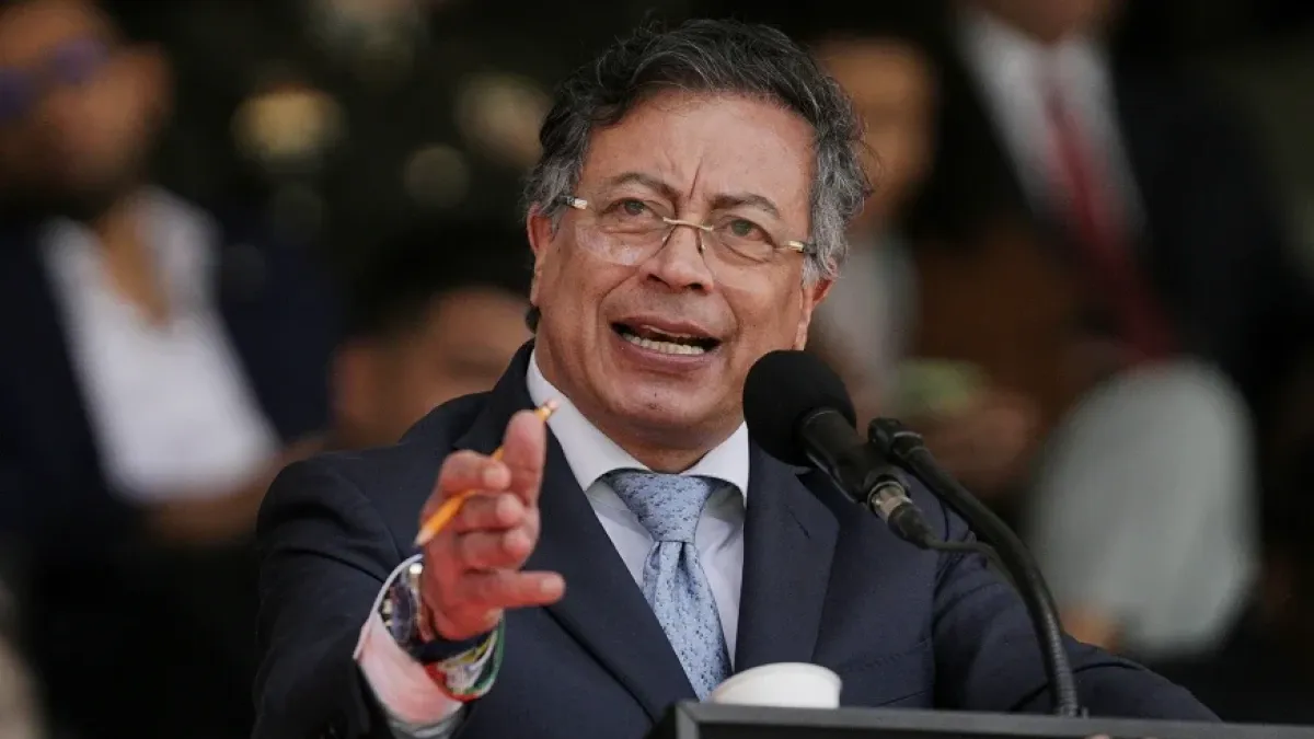 Congreso colombiano ordena suspensión provisional del presidente Gustavo Petro