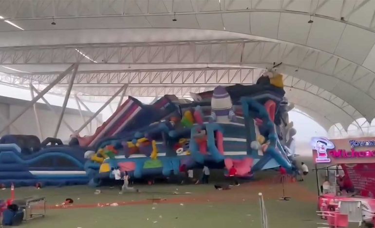 Inflable se eleva por ráfagas de viento en Torreón y deja 10 niños lesionados