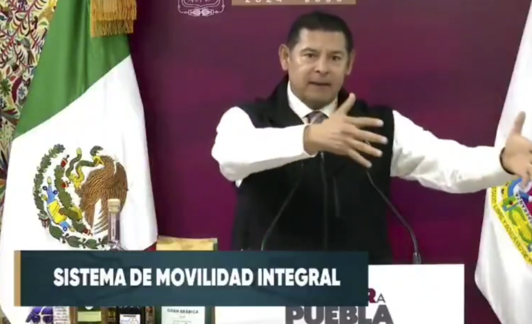 Armenta defiende el Cablebús ante críticas de exfuncionarios de Morena y cuestiona su coherencia ideológica
