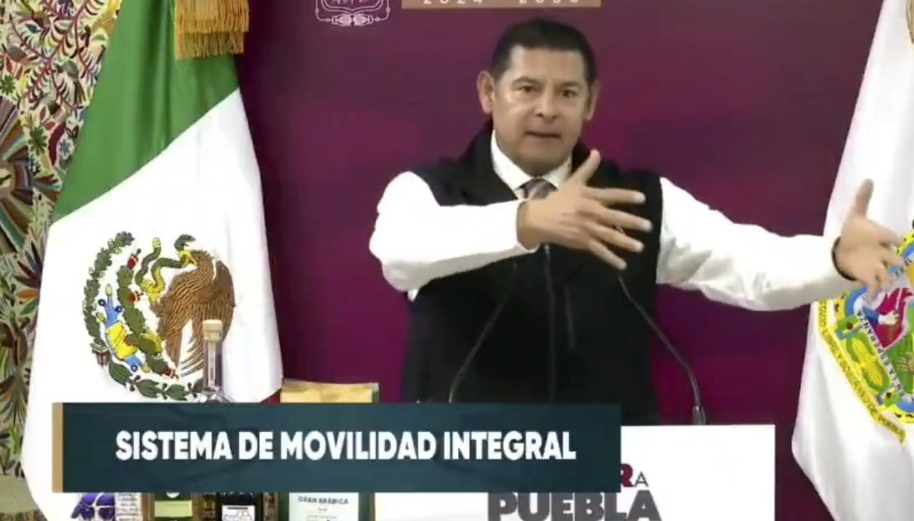 Armenta defiende el Cablebús ante críticas de exfuncionarios de Morena y cuestiona su coherencia ideológica