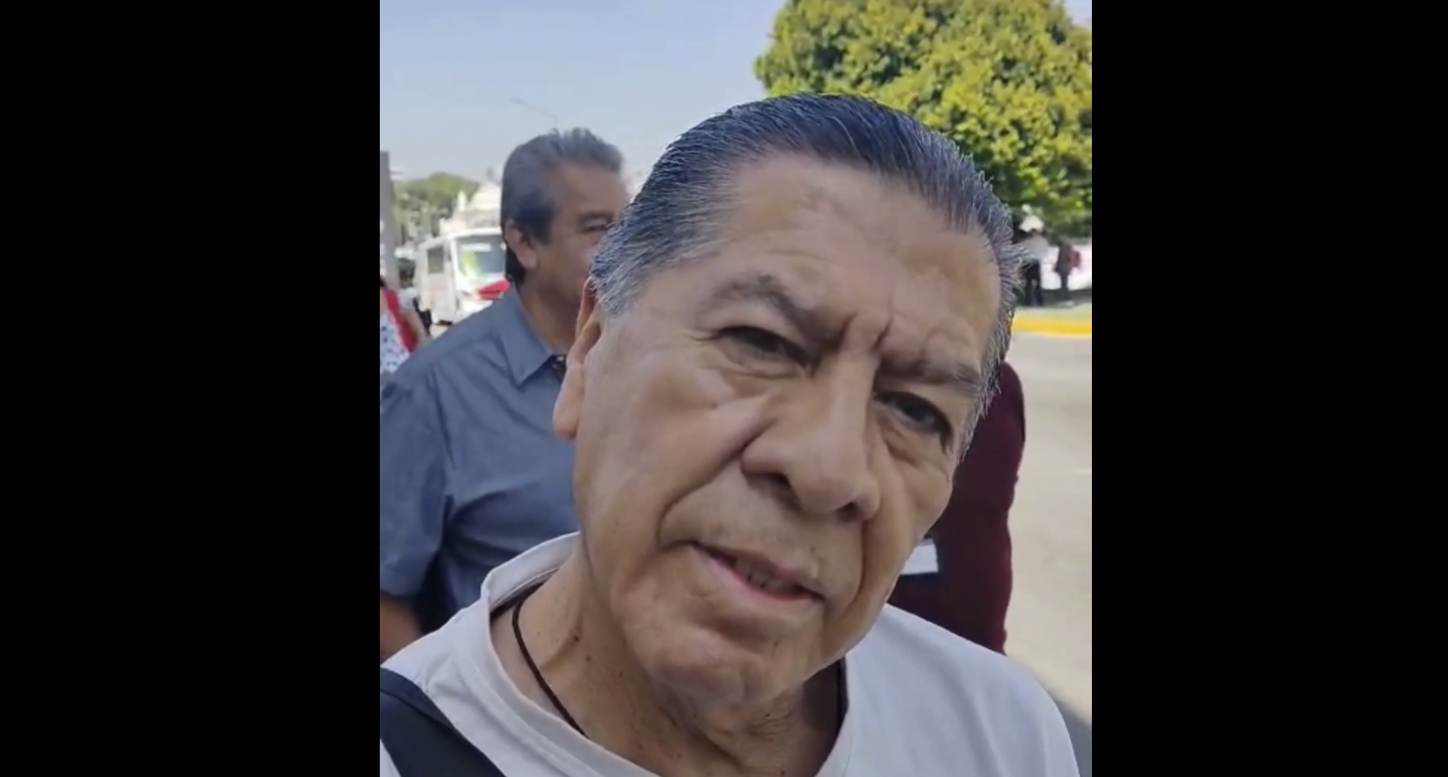 Vecinos de Puebla respaldan el Cablebús frente al Congreso estatal