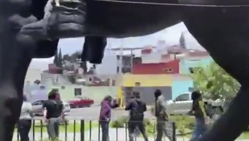 Protesta violenta marca comparecencia sobre el Cablebús en el Congreso de Puebla