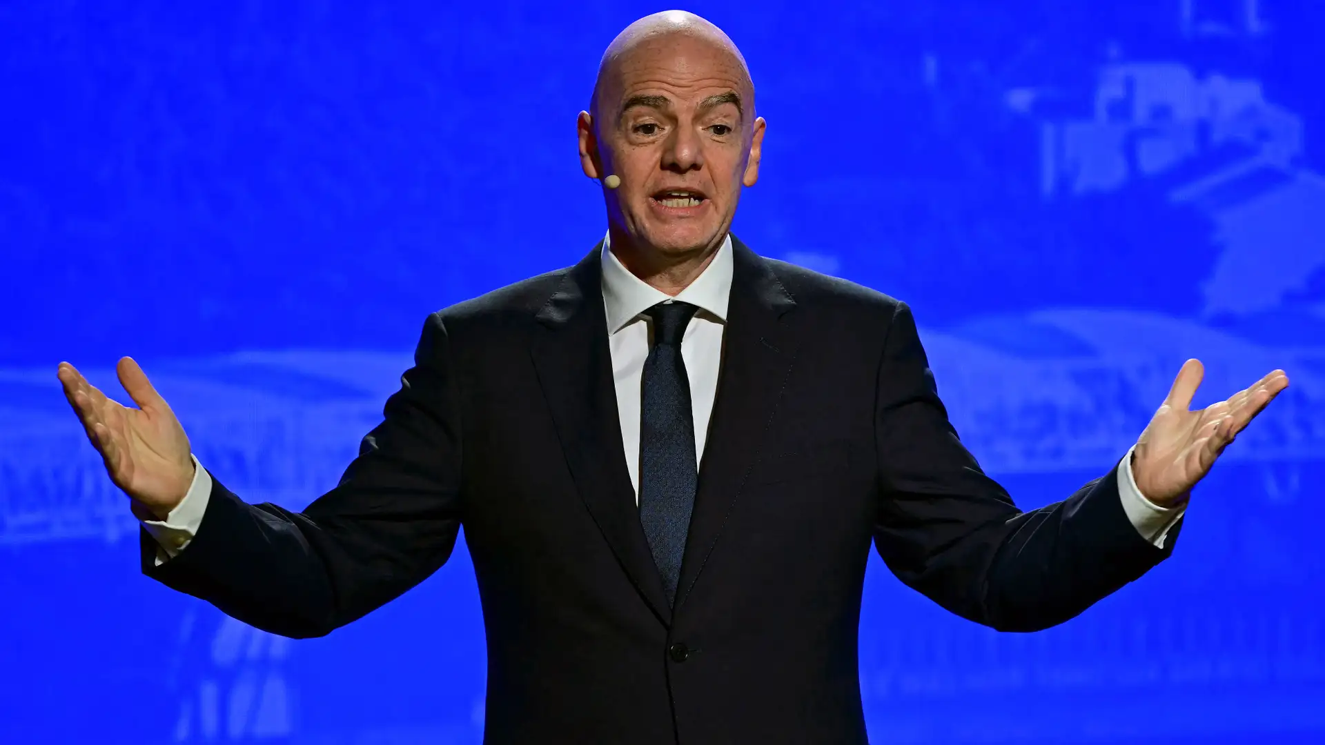 Infantino defiende la independencia de los órganos disciplinarios de la FIFA tras polémica por Balogun