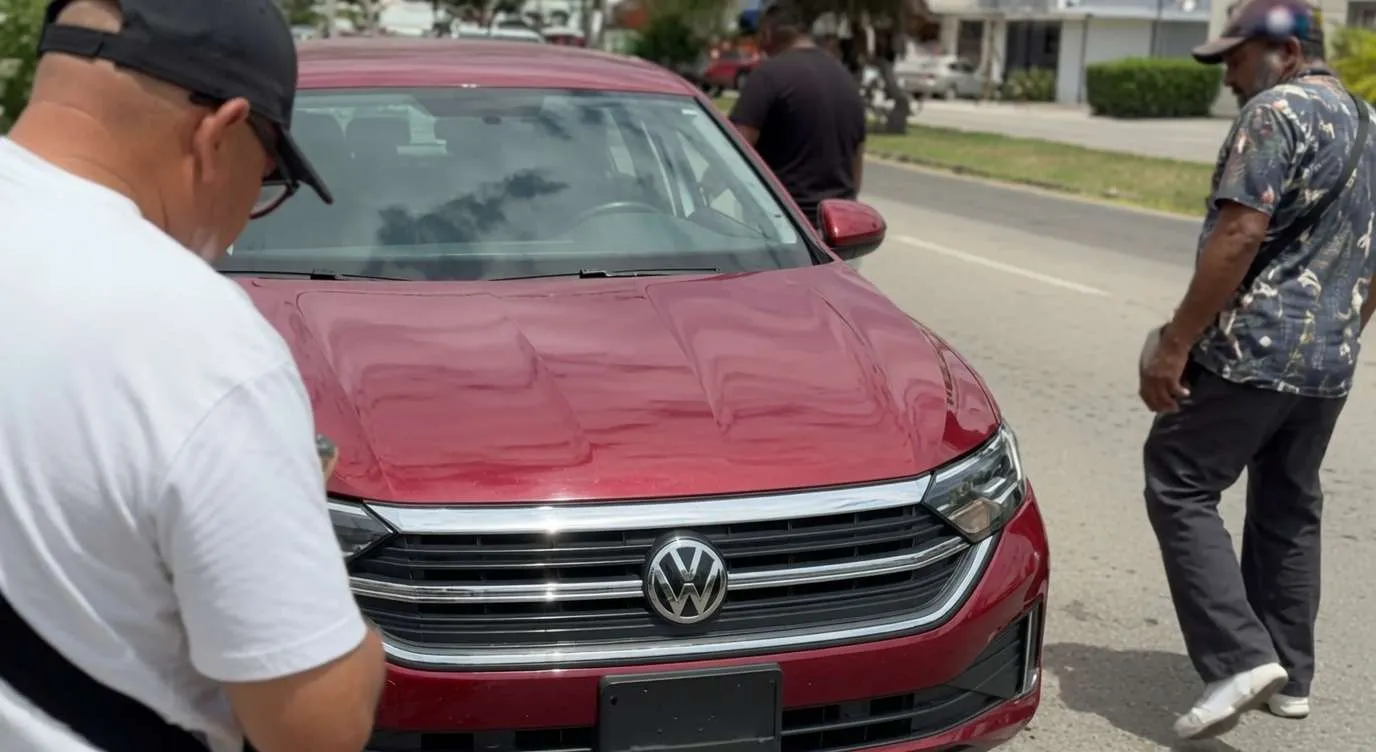Gobernador de Oaxaca admite uso de autos robados para funcionarios públicos y genera polémica