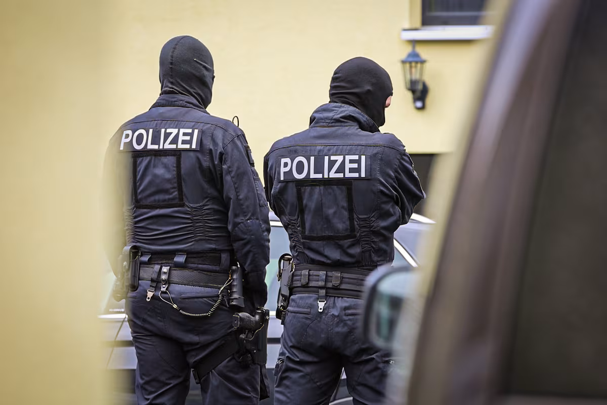 Hombre de 68 años acusado de violar y grabar a al menos 14 mujeres en Alemania