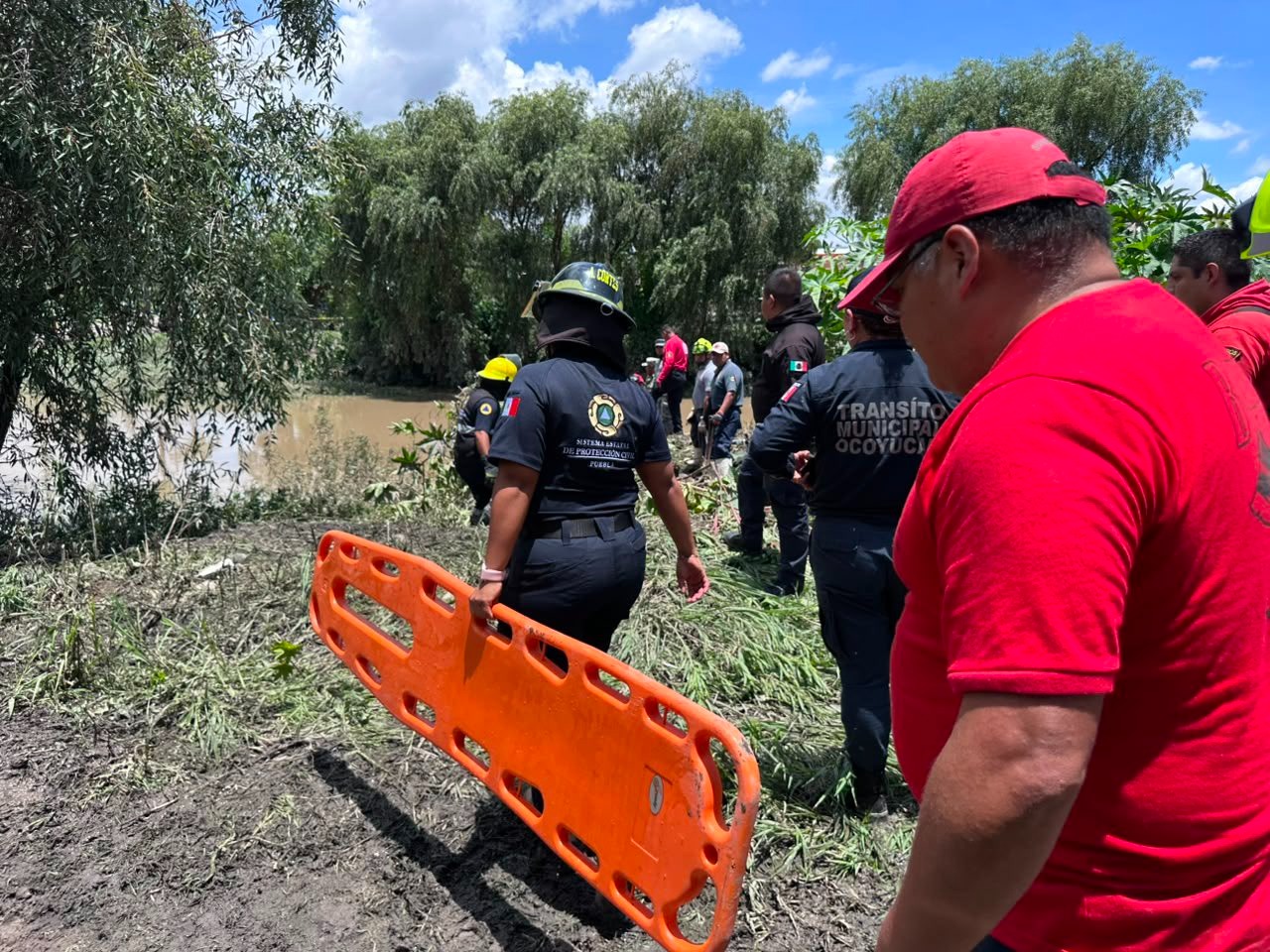 Tres mujeres fallecen tras arrastre de patrulla en Ocoyucan; policía sigue desaparecido