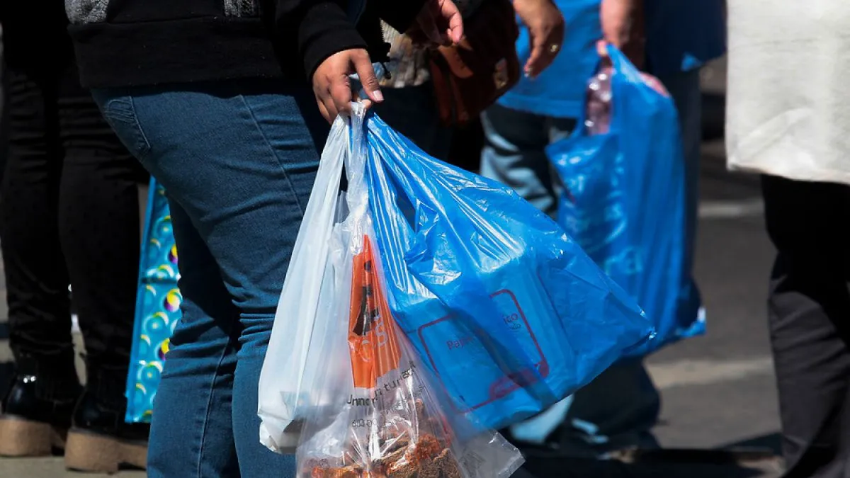 Ayuntamiento de Puebla retoma prohibición de bolsas de plástico con multas de hasta dos millones de pesos