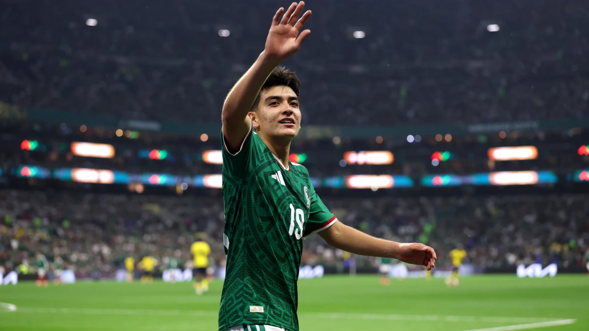 Gilberto Mora concluye la preparatoria tras su participación en el Mundial